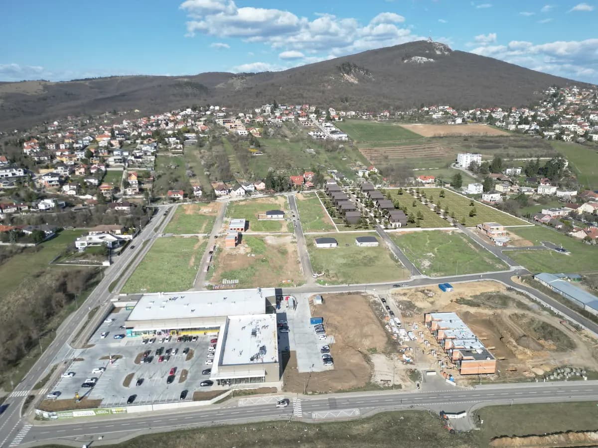 Panoramatický pohľad na lokalitu so Zoborom