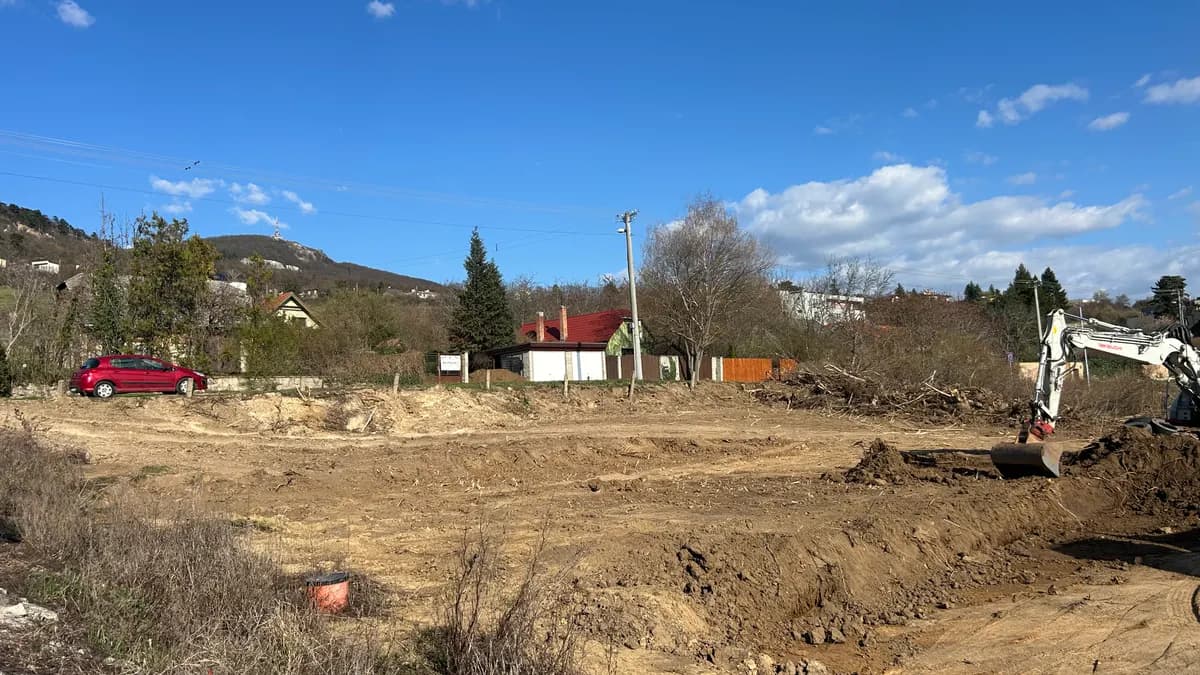 Pozemok pred výstavbou — zemné práce a výkopy
